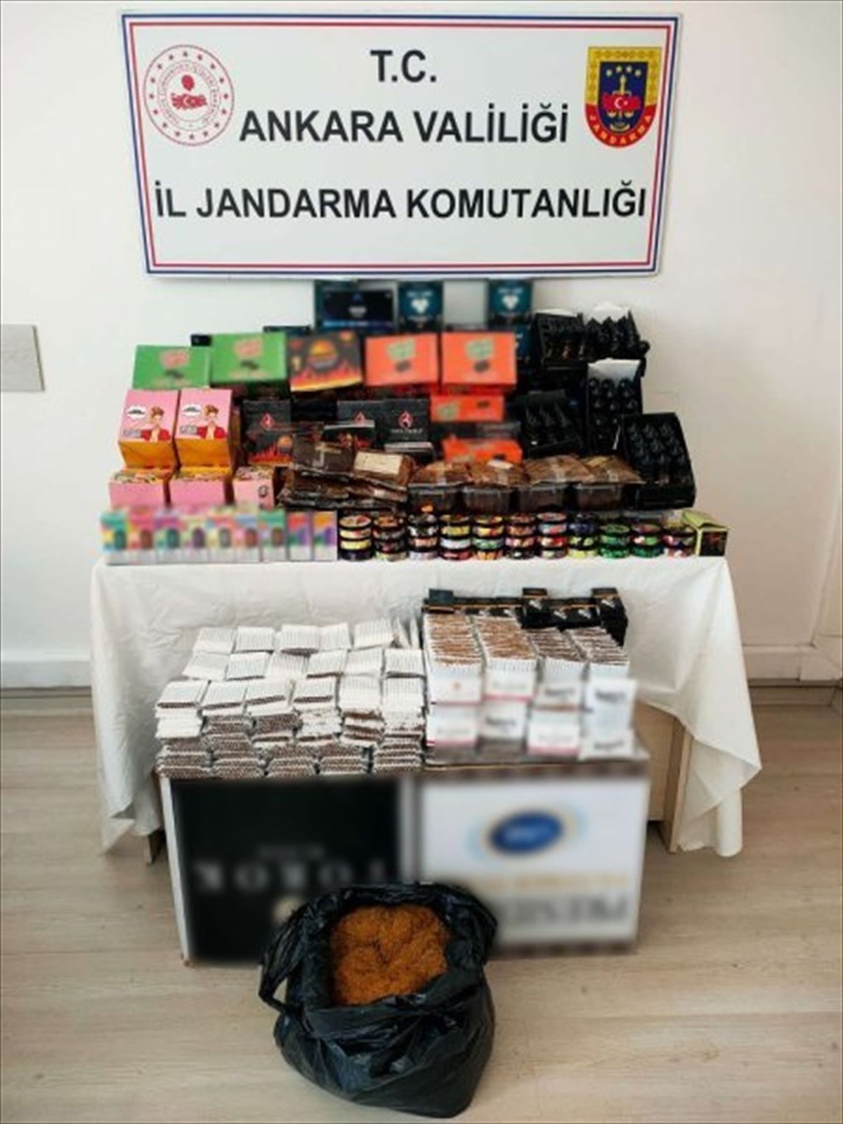 Ankara\'da Kaçak Sigara Operasyonunda 10 Bin Makaron ve 10 Kilogram Tütün Ele Geçirildi