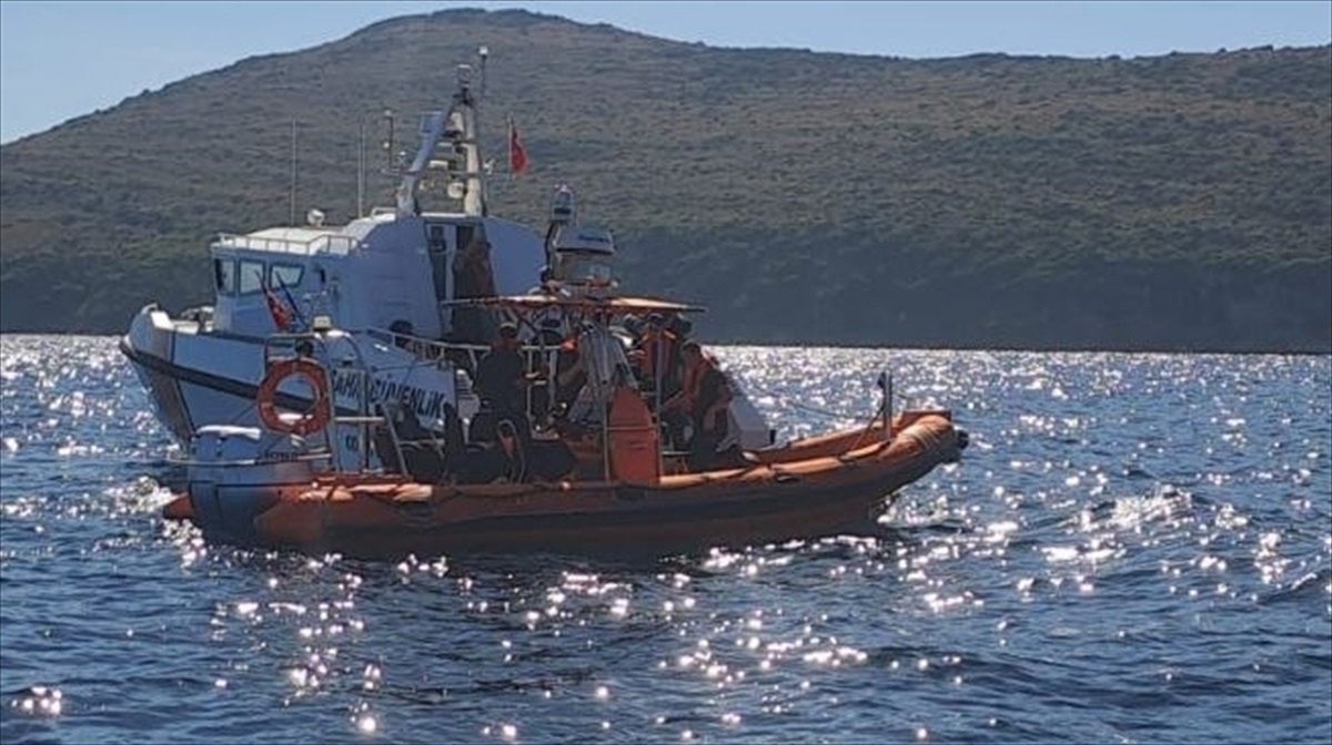 Ayvalık\'ta 21 düzensiz göçmen adada kurtarıldı