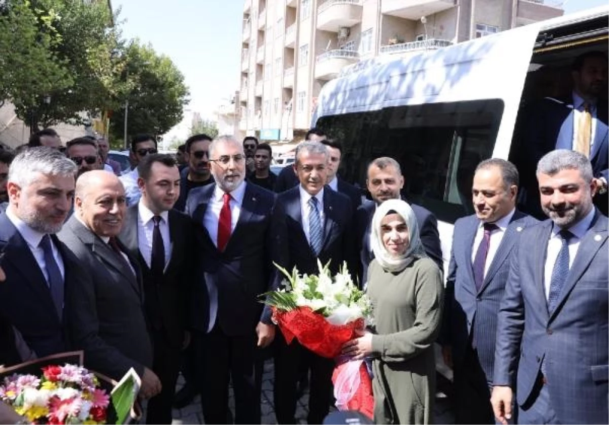 Çalışma ve Sosyal Güvenlik Bakanı Vedat Işıkhan, Mardin\'in Yeşilli ve Ömerli ilçelerinde ziyaretlerde bulundu