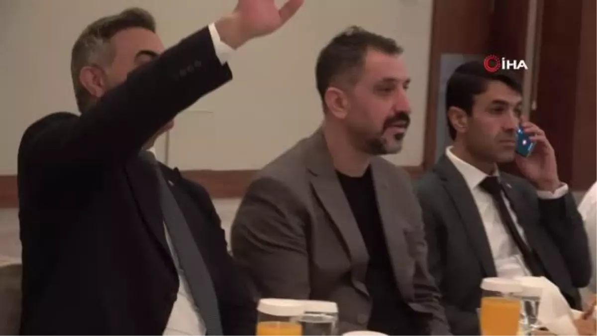 Çalışma ve Sosyal Güvenlik Bakanı Vedat Işıkhan, Mardin\'de İş İnsanları ve STK Temsilcileriyle Bir Araya Geldi