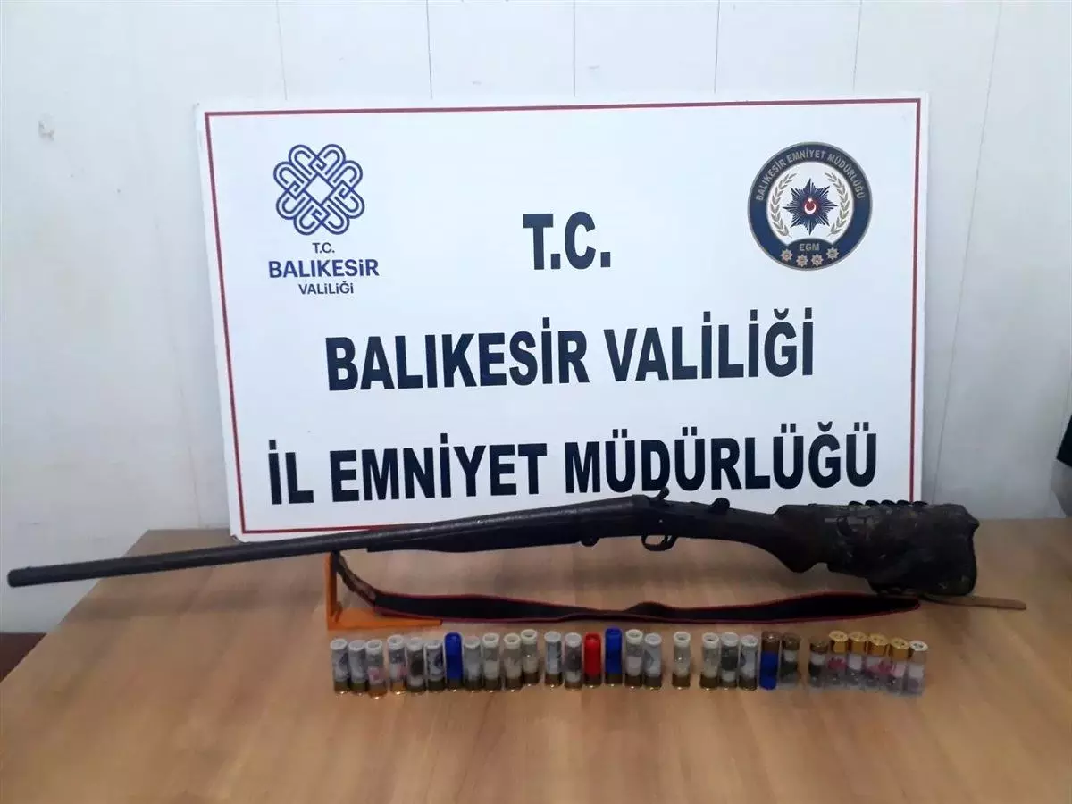 Balıkesir\'de yapılan operasyonda 25 şahıs gözaltına alındı