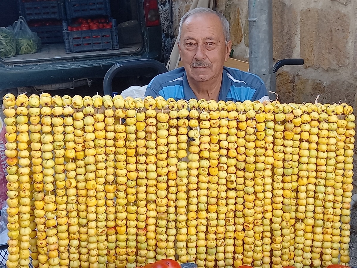 Beypazarı\'nda Alıç Meyvesi Satışa Çıkarıldı