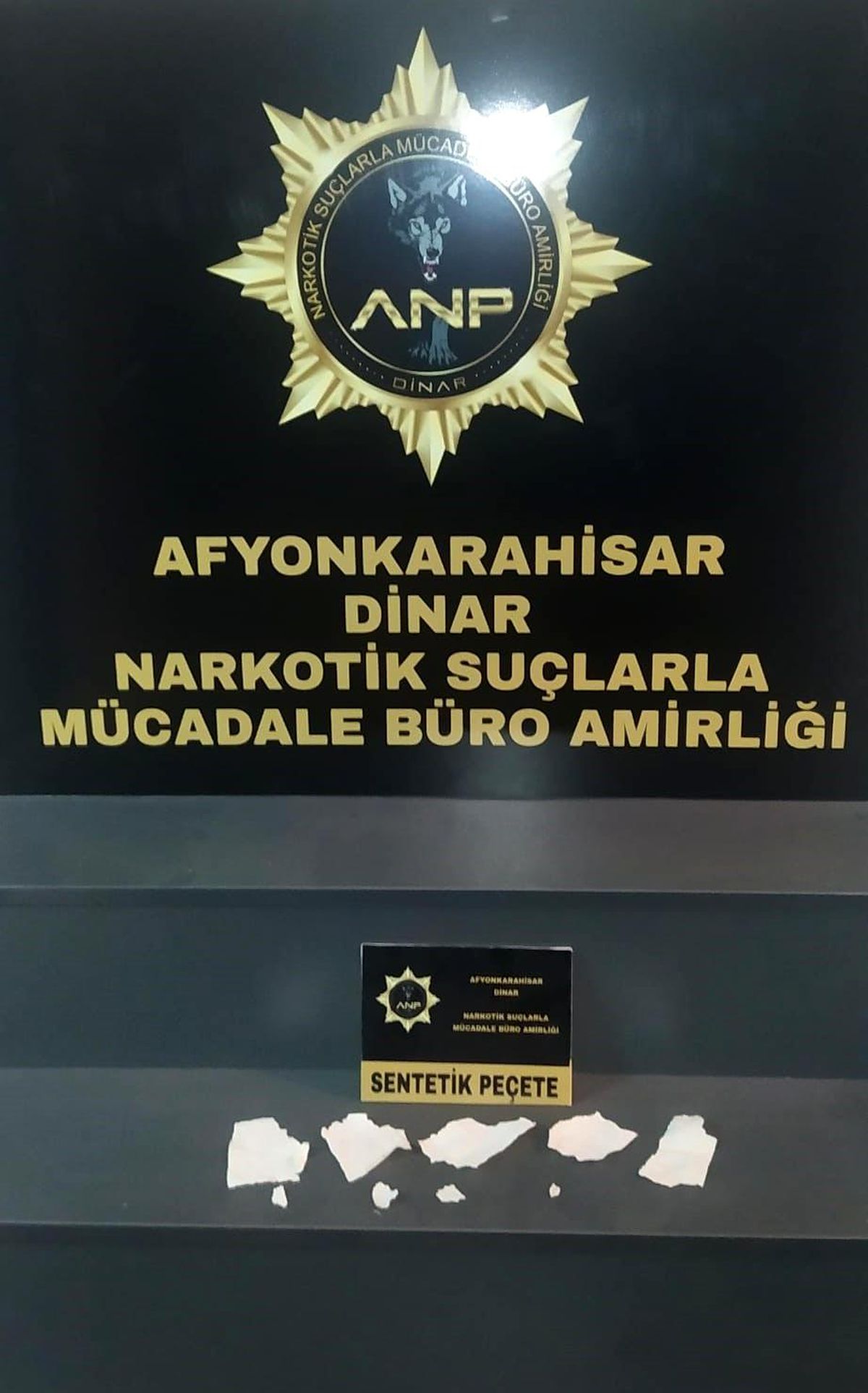Afyonkarahisar\'da Bin 22 Kullanımlık Uyuşturucuyla Yakalanan Şüphelilerden Birisi Tutuklandı