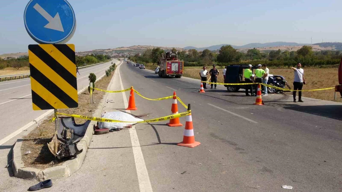 Çanakkale\'de Trafik Kazası: 2 Ölü, 5 Yaralı