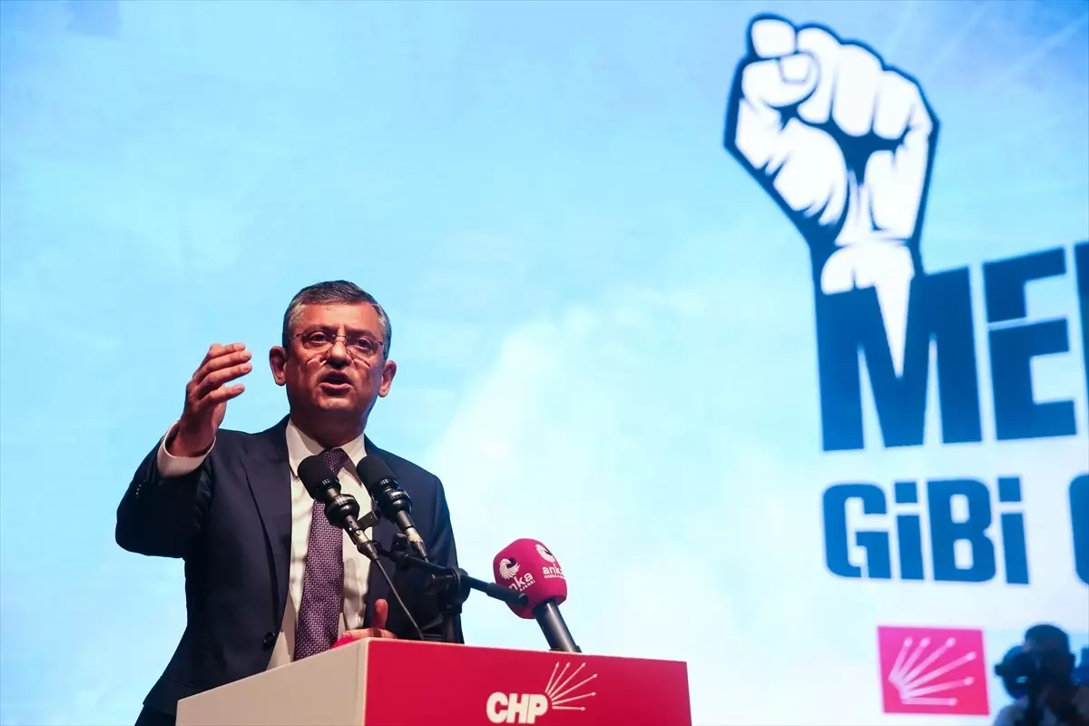 Özgür Özel, CHP Genel Başkanlığına adaylığını açıkladı