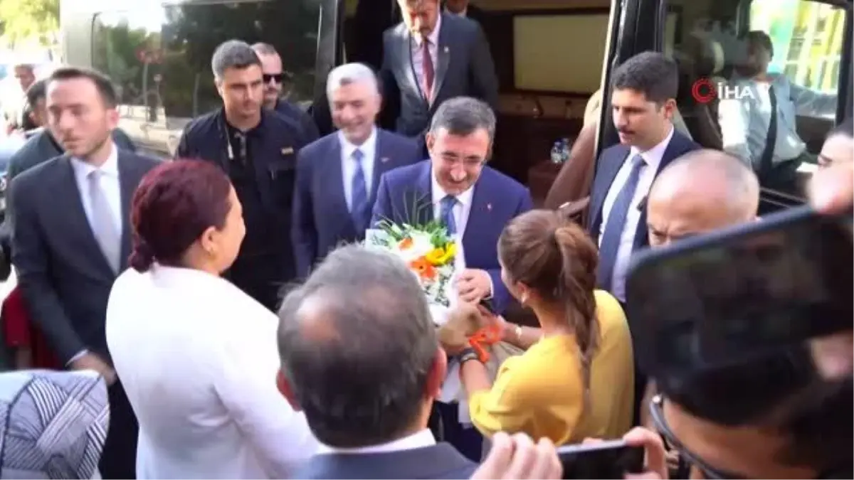 Cumhurbaşkanı Yardımcısı Yılmaz: "Bu tür dönemlerde siyasi liderlik, siyasi istikrar bir kat daha önem kazanıyor"