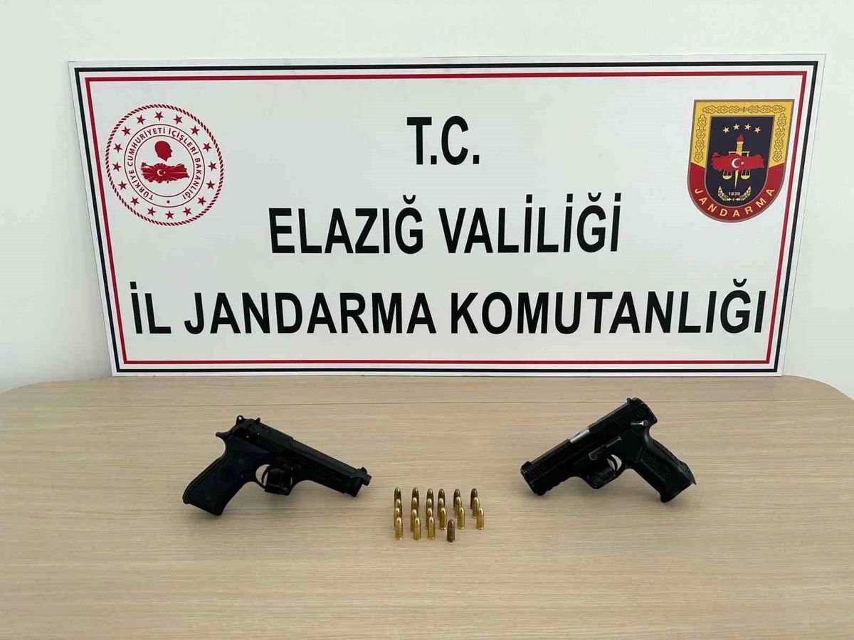 Elazığ\'da Ruhsatsız Tabanca Operasyonu: 2 Kişi Hakkında İşlem Başlatıldı