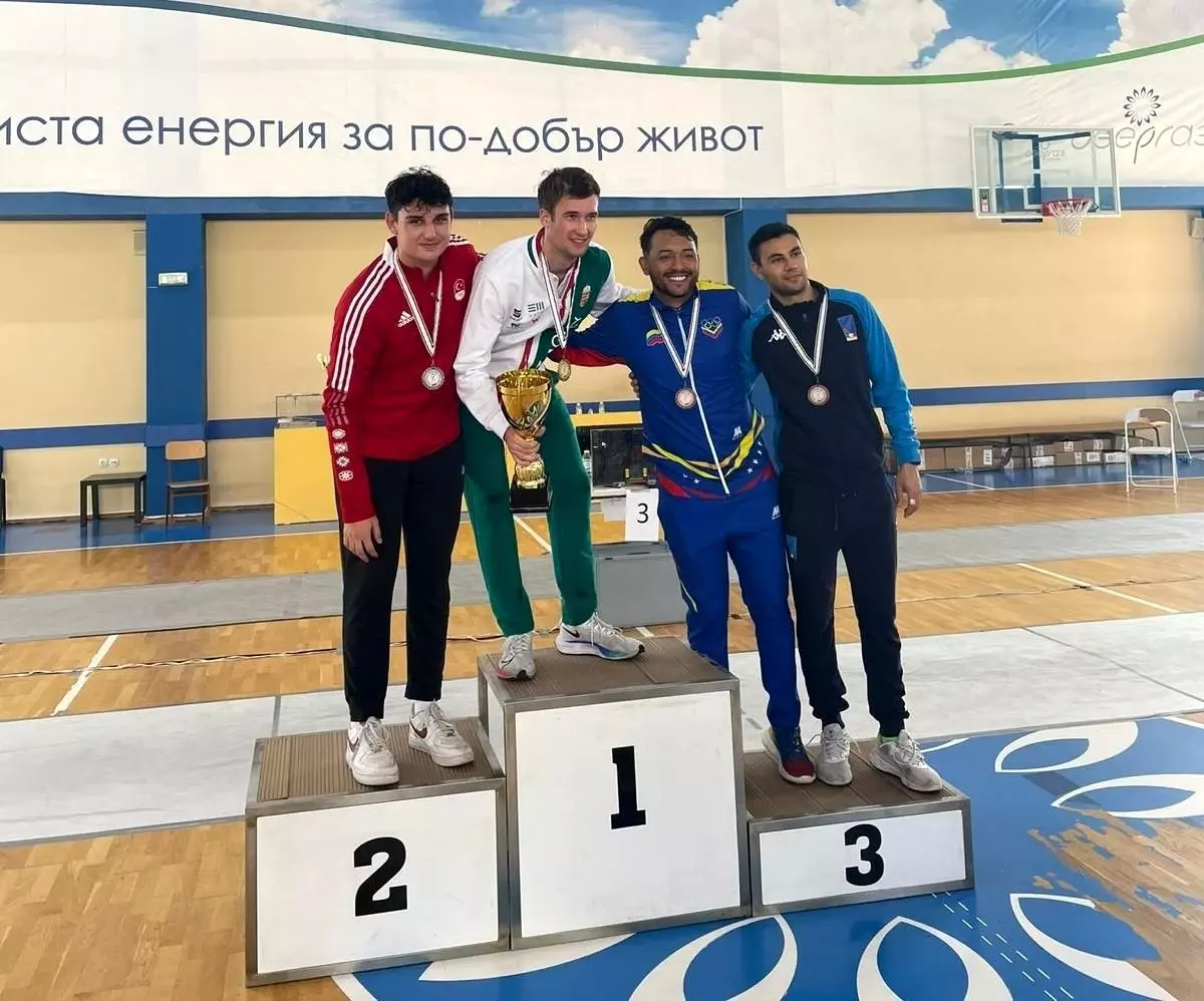 Milli Eskrimci Tolga Aslan Bulgaristan\'da Gümüş Madalya Kazandı