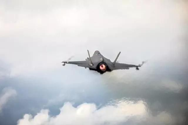'Bu bir dönüm noktası' diyerek duyurdular! F-35A savaş uçakları ilk kez otoyola iniş yaptı