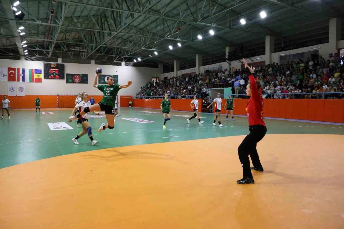 Görele Belediyespor Kadın Hentbol Takımı Hırvatistan\'ı Mağlup Etti