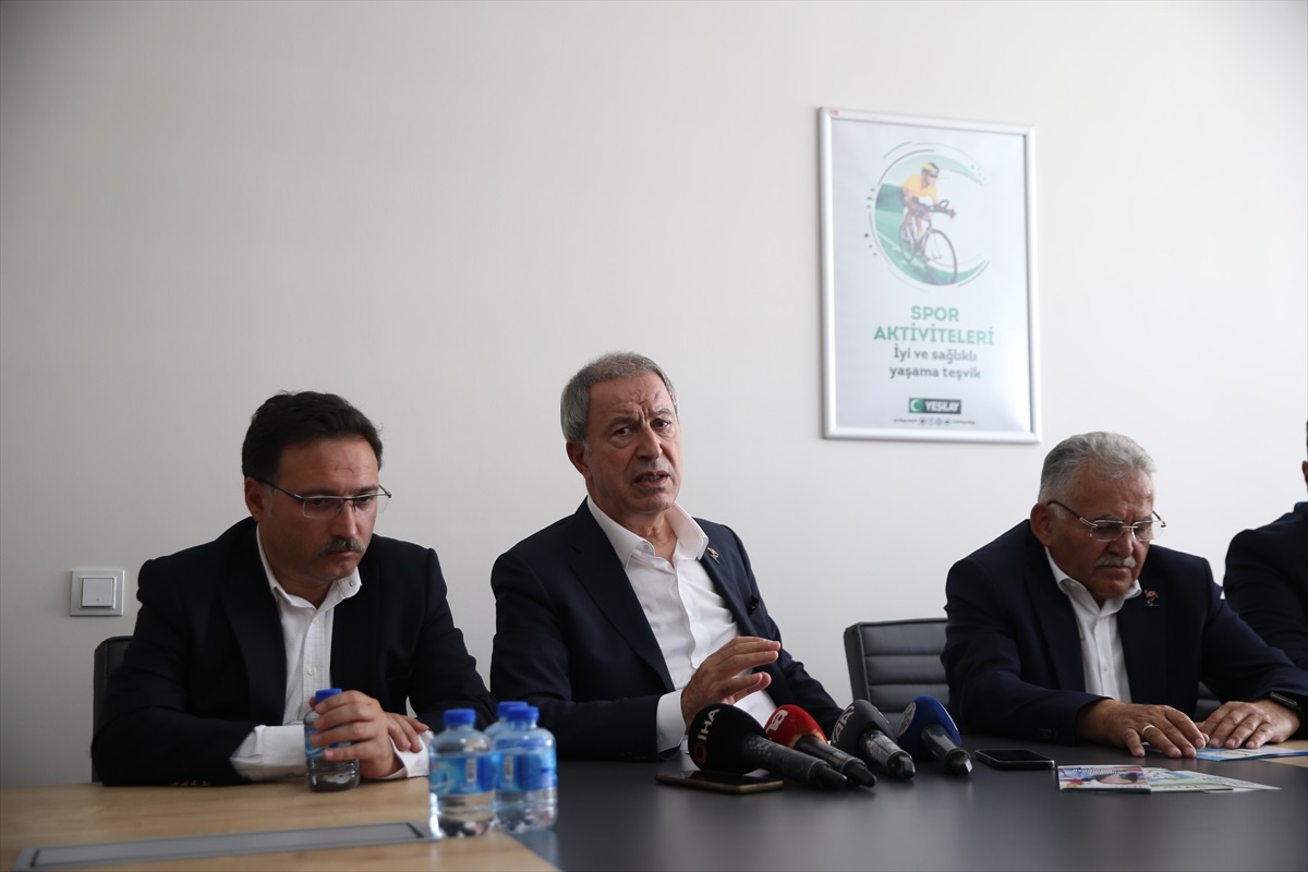 TBMM Milli Savunma Komisyonu Başkanı Hulusi Akar, uyuşturucunun milli bir felaket olduğunu söyledi
