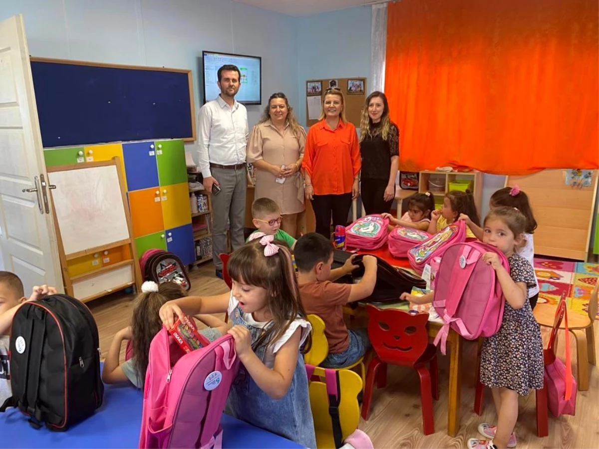 İzmit Belediye Başkanı Fatma Kaplan Hürriyet, Anaokulu Öğrencilerini Ziyaret Ederek Hediye Verdi