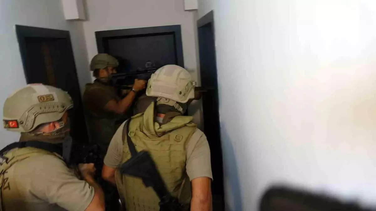 Antalya\'da Uyuşturucu İmalathanesine Operasyon: 50 Kilo Eroin Ele Geçirildi