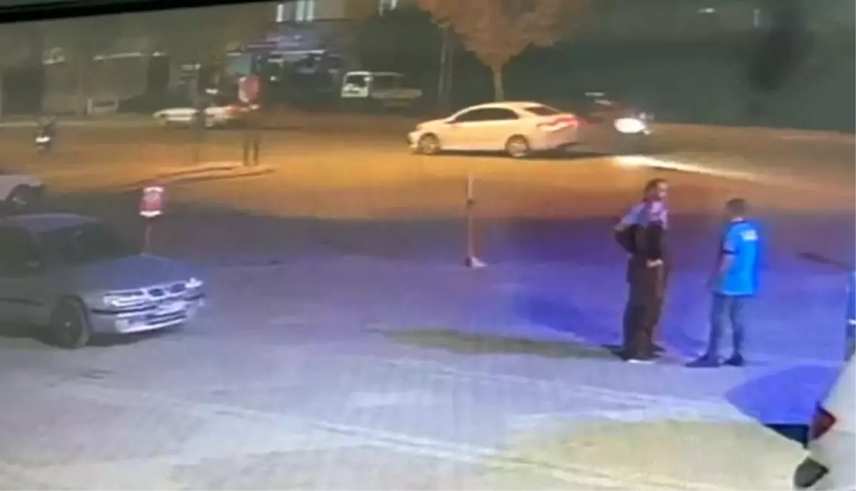 Konya\'da Hatalı U Dönüşü Yapan Otomobil, Motosikletli Yunus Ekibinin Kaza Yapmasına Neden Oldu