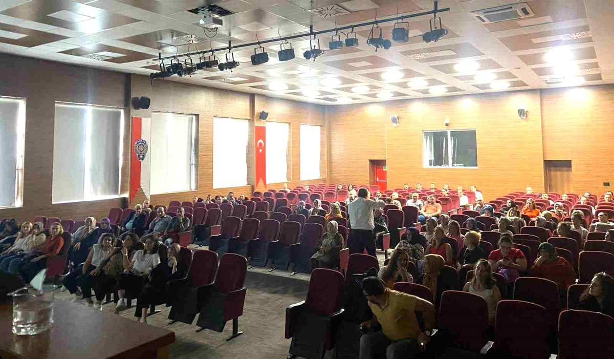 Kütahya İl Emniyet Müdürlüğü Özel Güvenlik Görevlilerine Uyuşturucu Semineri Verdi