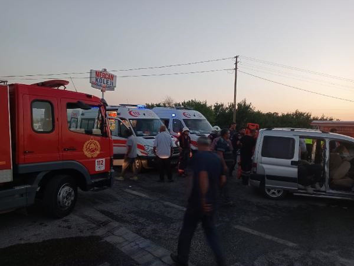 Malatya\'da Ciple Çarpışan Araçta 5 Kişi Yaralandı