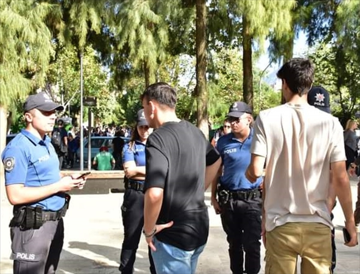 Manisa\'da yapılan denetimlerde 14 kişi yakalandı