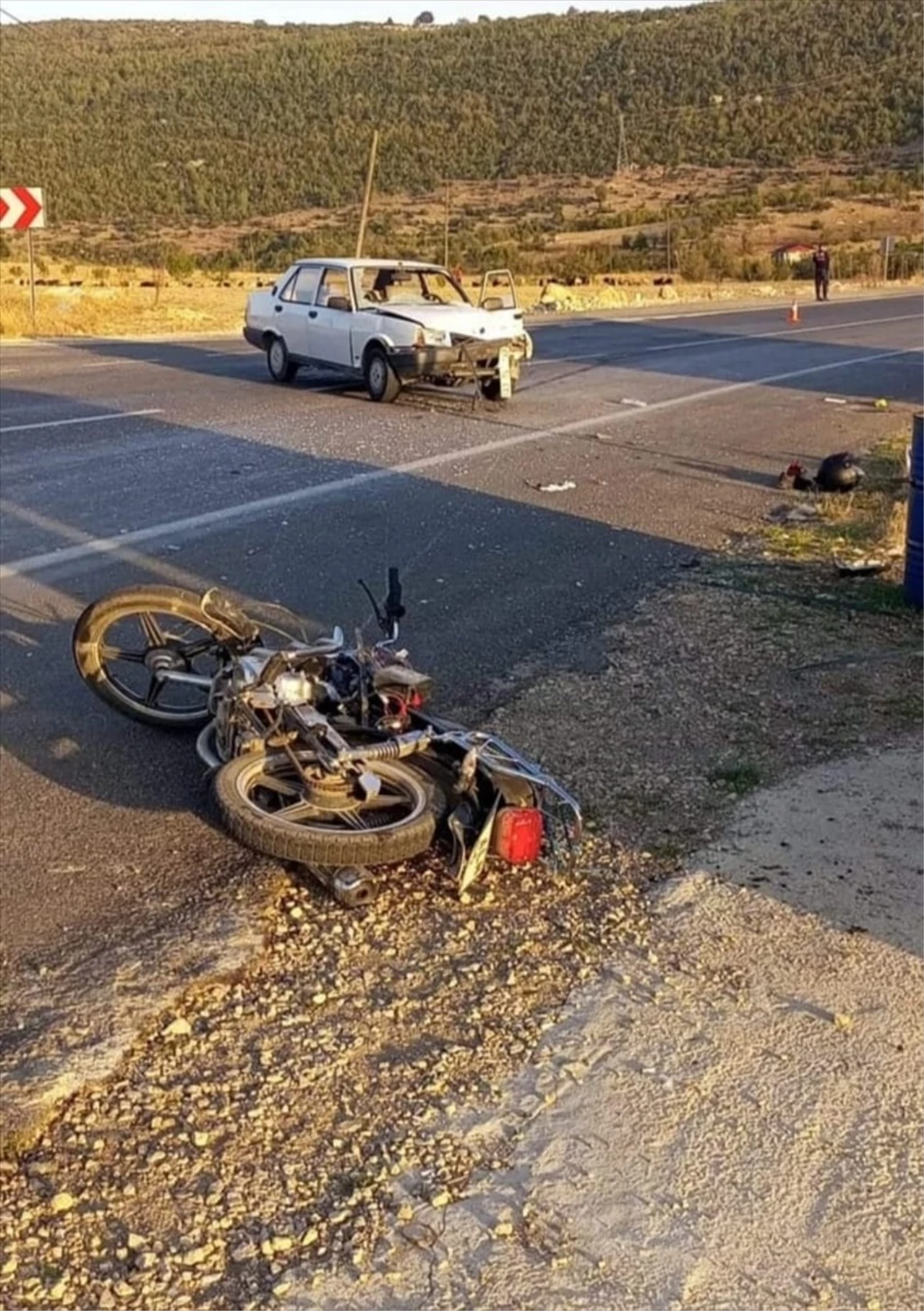 Motosiklet sürücüsü otomobille çarpışarak hayatını kaybetti