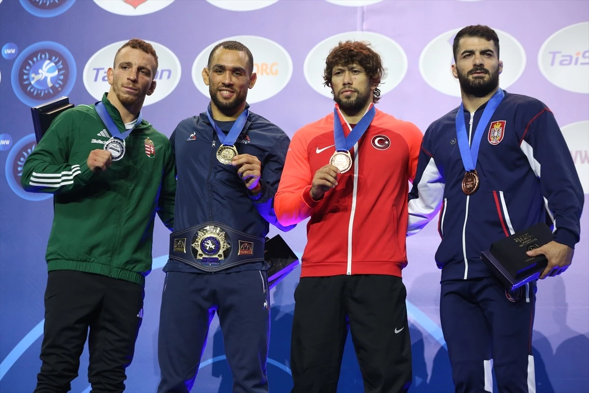 Dünya Güreş Şampiyonası grekoromen stil 72 kiloda Bulgar rakibi Stoyan Kubatov\'u mağlup eden Selçuk Can, bronz madalyanın sahibi oldu.