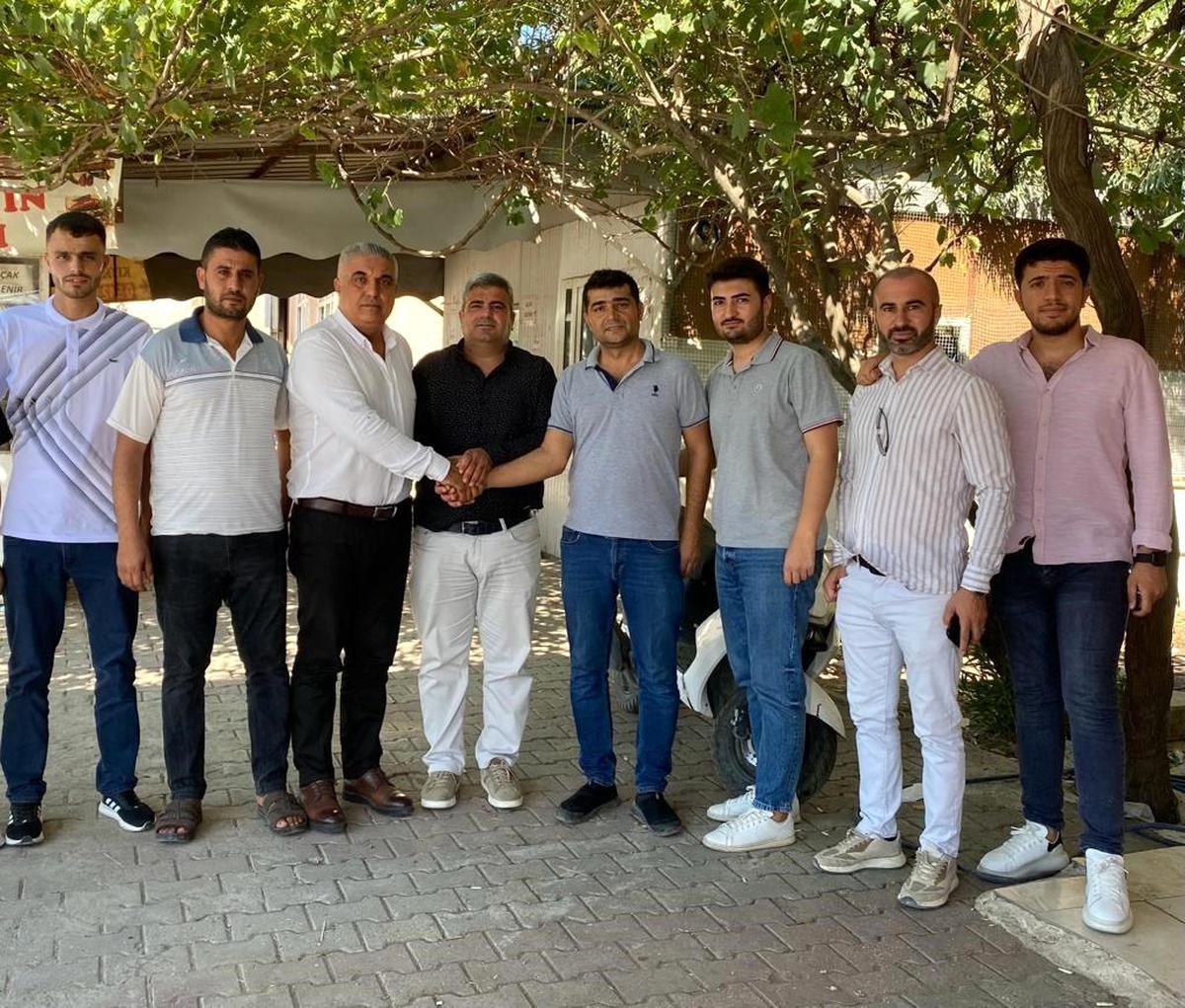 Adana\'da komşu aileler arasında çıkan kavgada muhtarın araya girmesiyle barış sağlandı