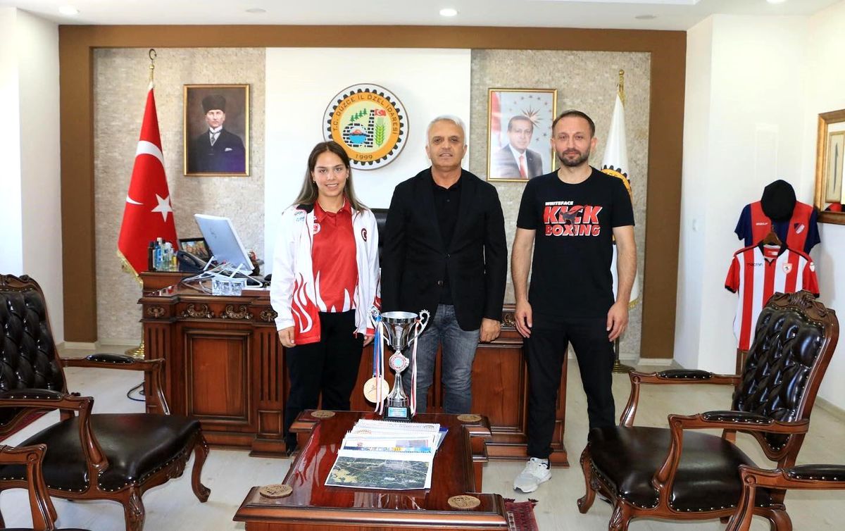Düzce İl Genel Sekreteri Ünzile Selin Ak\'ı Tebrik Etti