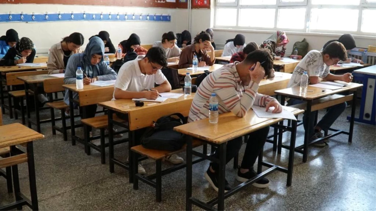 Haliliye Belediyesi Üniversite Sınavına Hazırlanan Gençlere Deneme Sınavları Düzenliyor