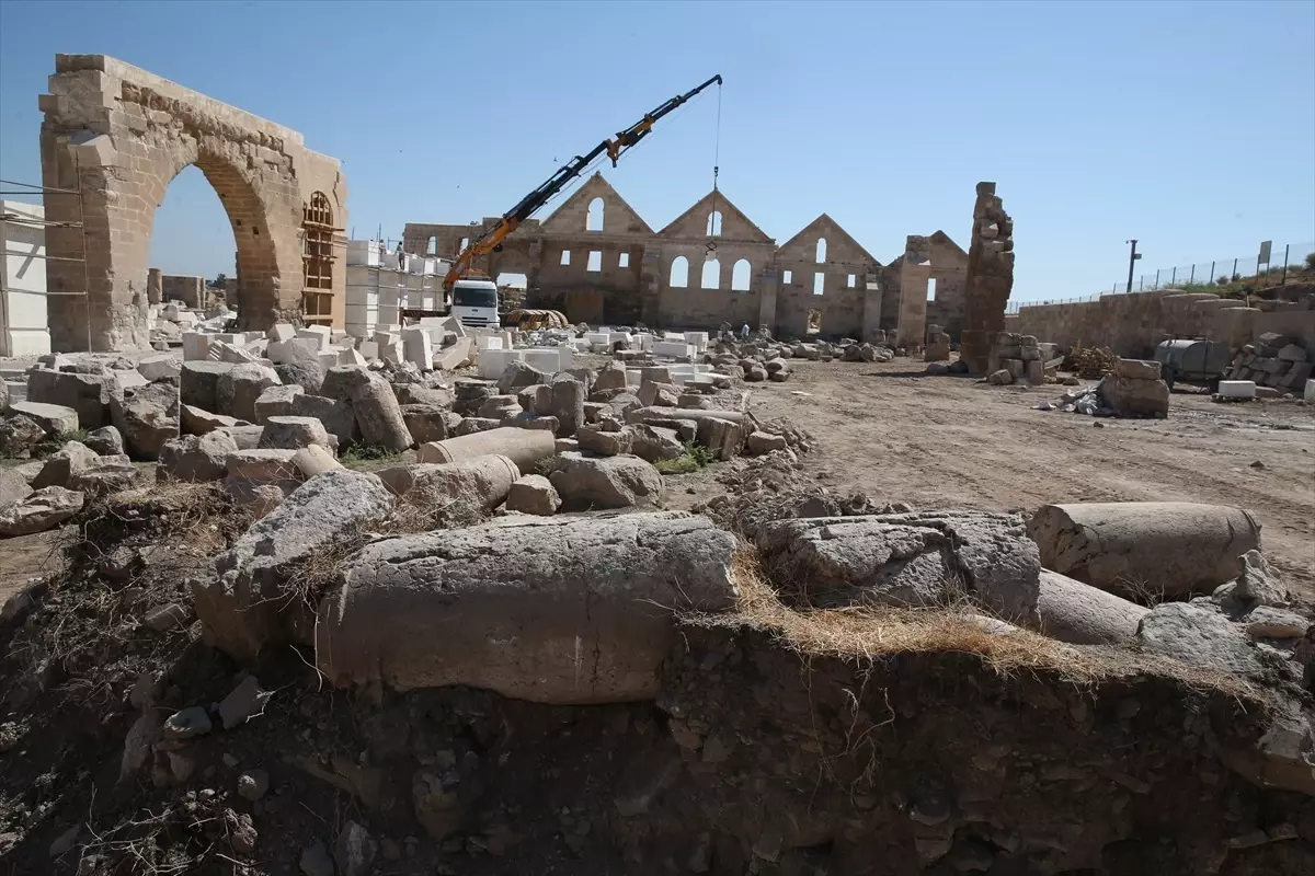 Harran Ulu Cami Kalıntıları Kazılarında 101 Ayak ve Sütun Bulundu