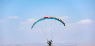 Van'da Yamaç Paraşütü ve Paramotor Şampiyonası Başladı