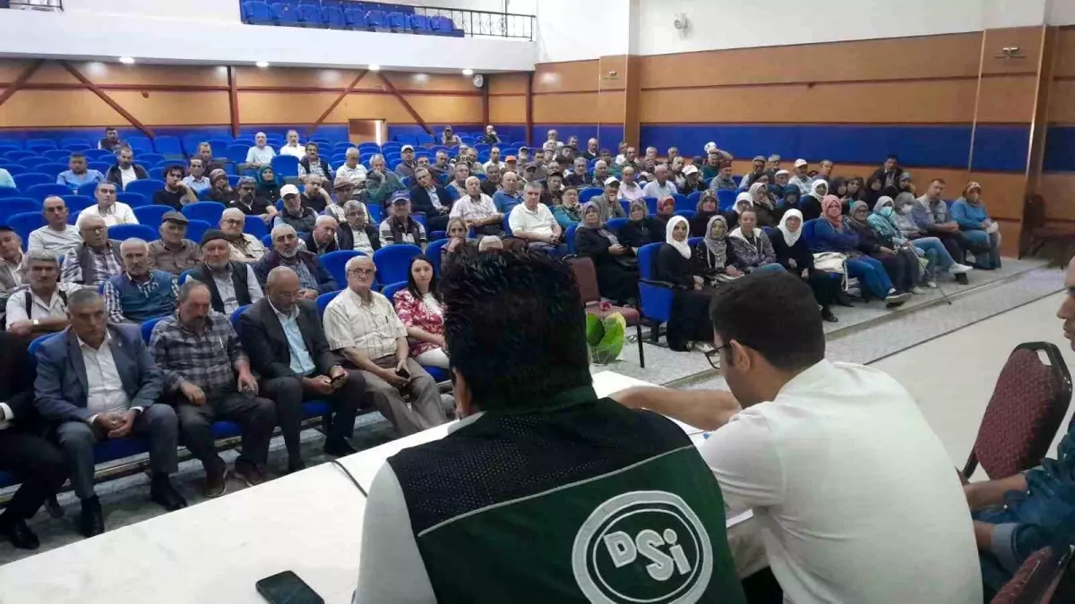 Pazaryeri\'de Vatandaşlar Arazi Toplulaştırmasına Karşı Çıkıyor