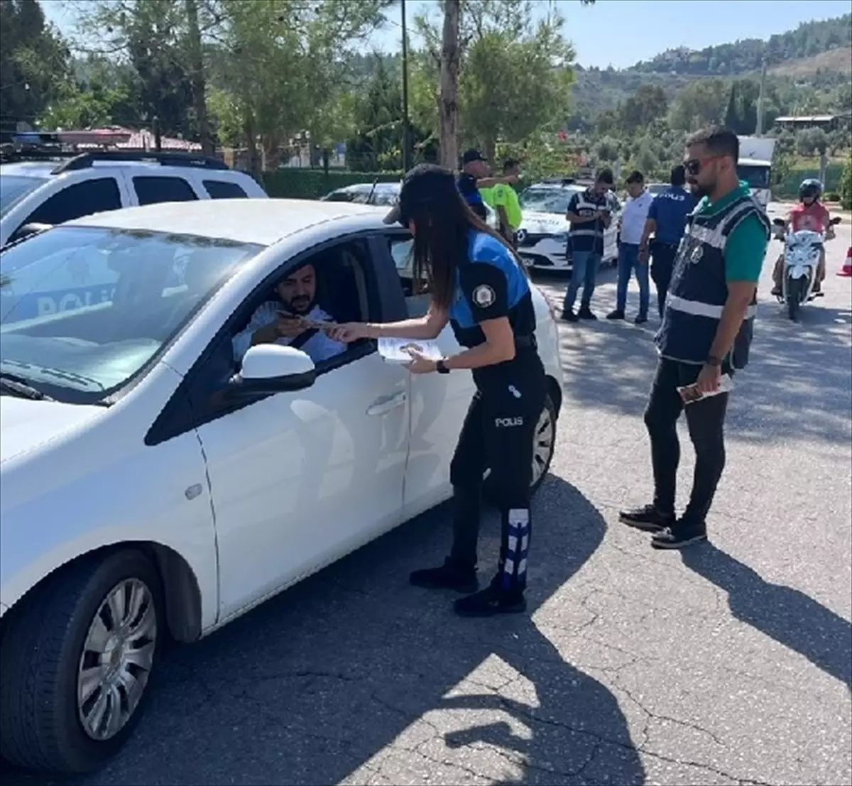 Adana\'da Polis Ekipleri Piknik Yapan Vatandaşları Hırsızlık Konusunda Uyardı