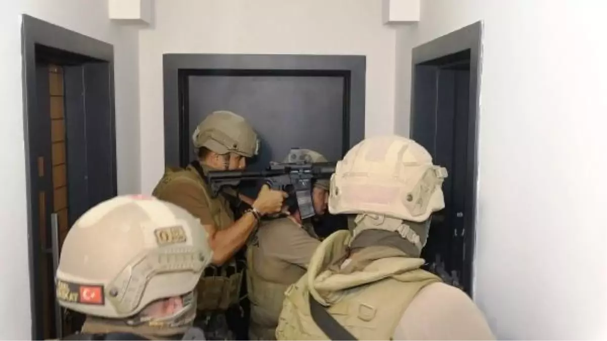 Antalya\'da 62 Kilo Eroin Ele Geçirildi, 2 Şüpheli Tutuklandı