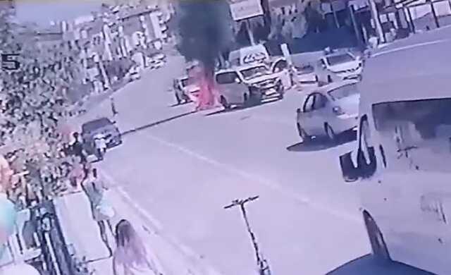 Antalya'da Ticari Taksi ile Motosiklet Kaza Yaptı