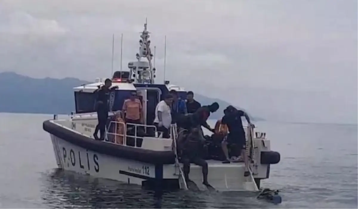 Kemalpaşa\'da Deniz Dibindeki Ağlar Temizleniyor