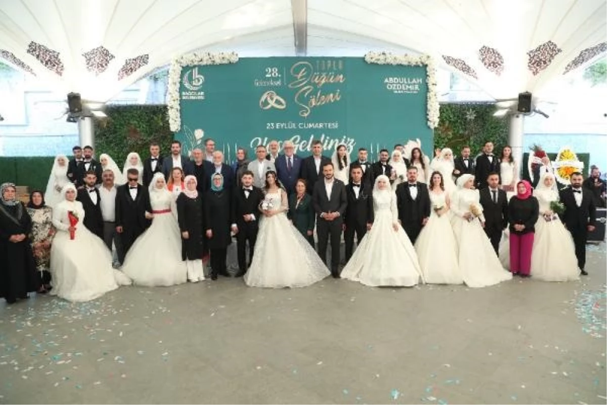 Bağcılar Belediyesi\'nden 30 çiftin katıldığı toplu düğün şöleni