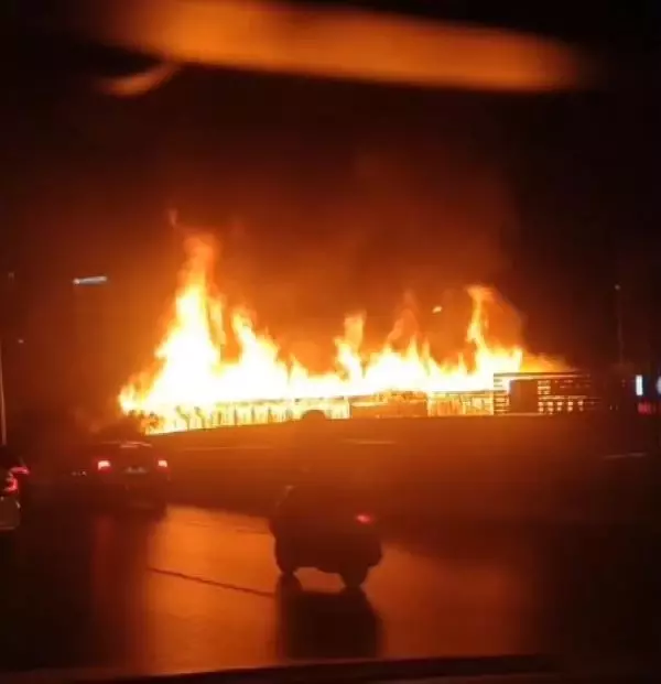 Beyoğlu Evlendirme Dairesi'nin Bahçesinde Yangın Çıktı