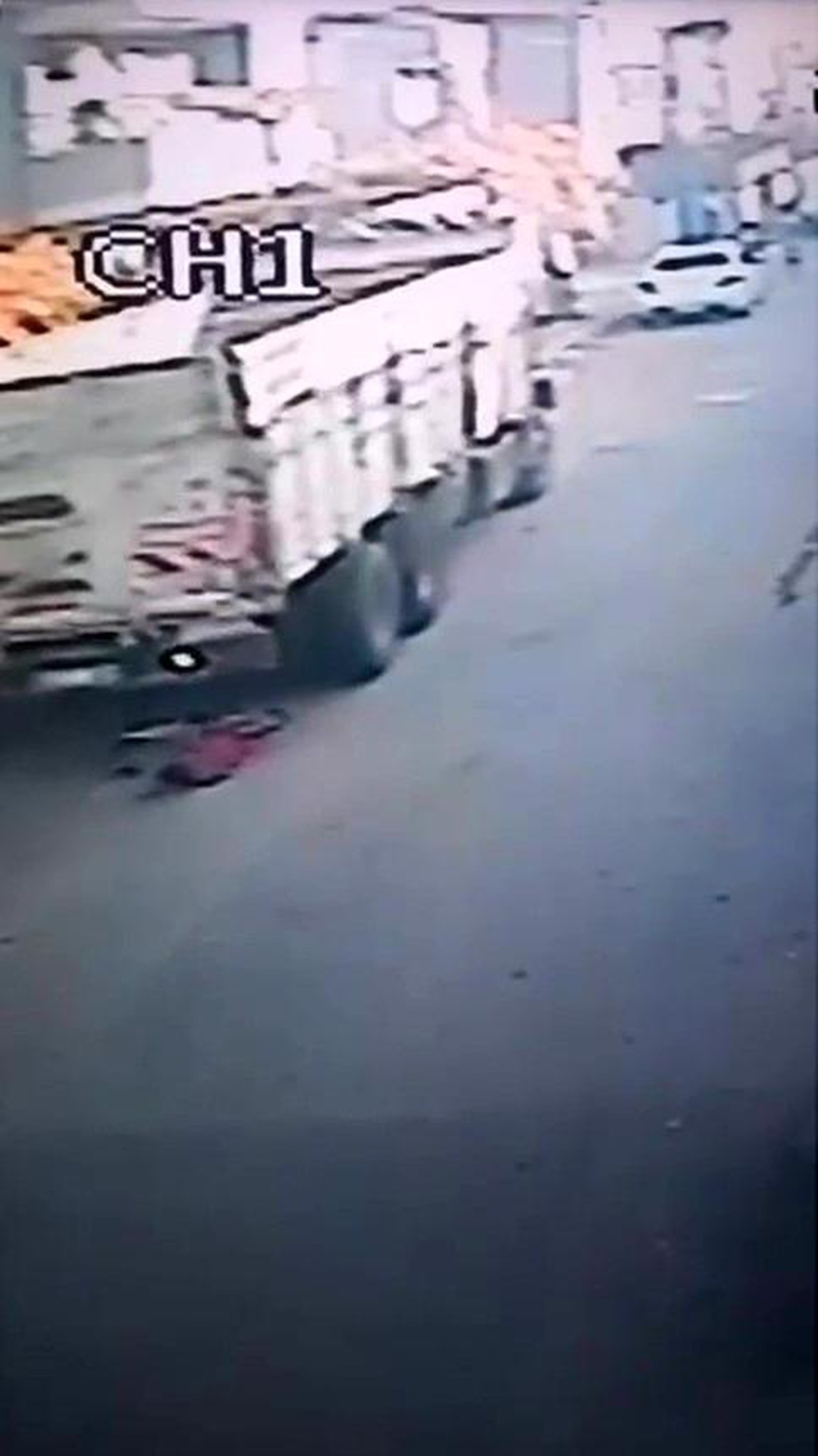 Adana\'da Kamyonun Altında Kalarak Yaralanan 8 Yaşındaki Çocuk Hastaneye Kaldırıldı