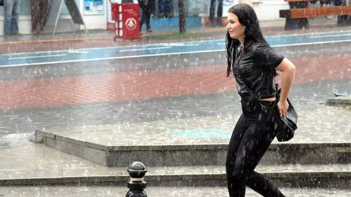 Bu bölgelerde yaşayanlar dikkat! Meteoroloji\'den gök gürültülü sağanak uyarısı