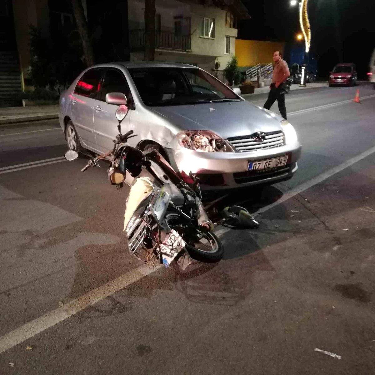 Burdur\'da otomobil ile motosiklet çarpıştı: 1 yaralı