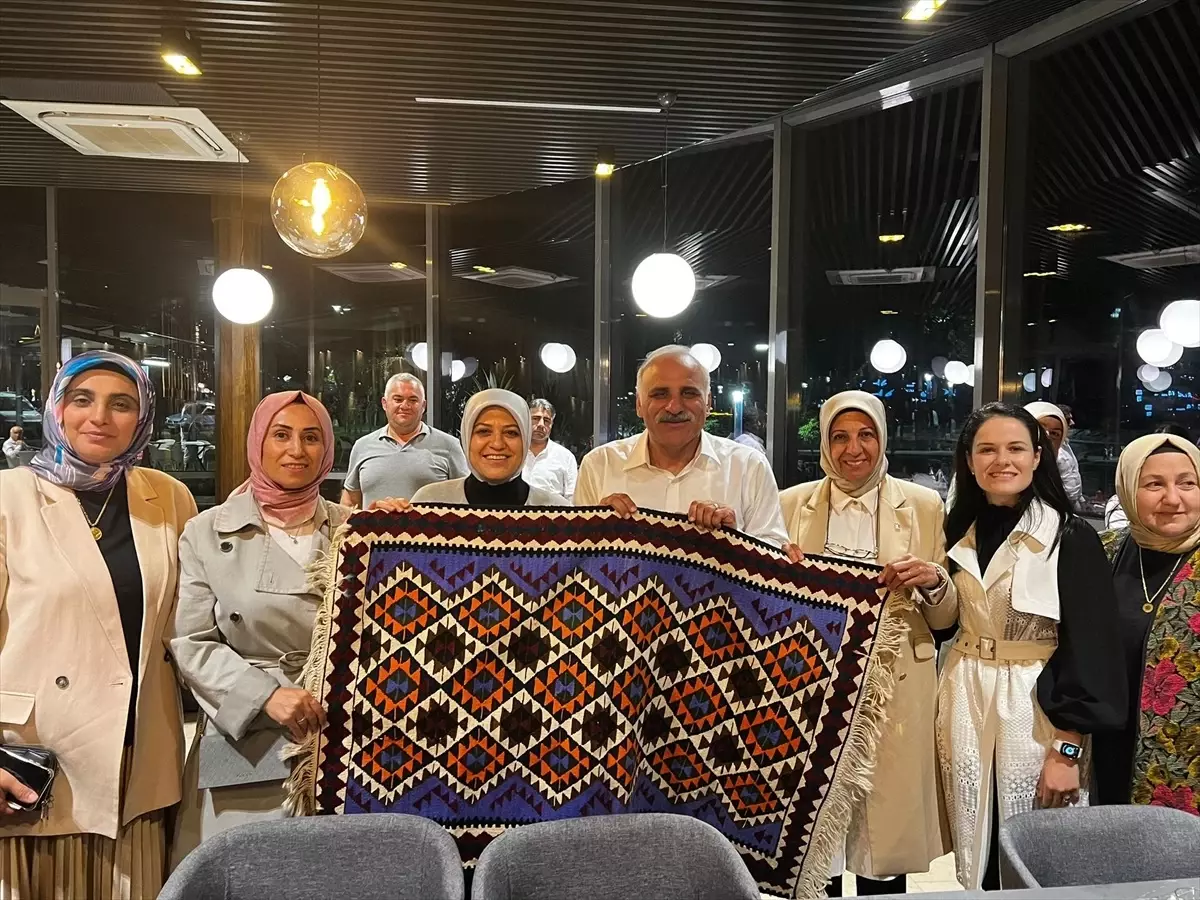 Trabzon Büyükşehir Belediye Başkanı Murat Zorluoğlu, AK Parti Van Kadın Kolları Başkanı Havva Duran ve yönetimini misafir etti