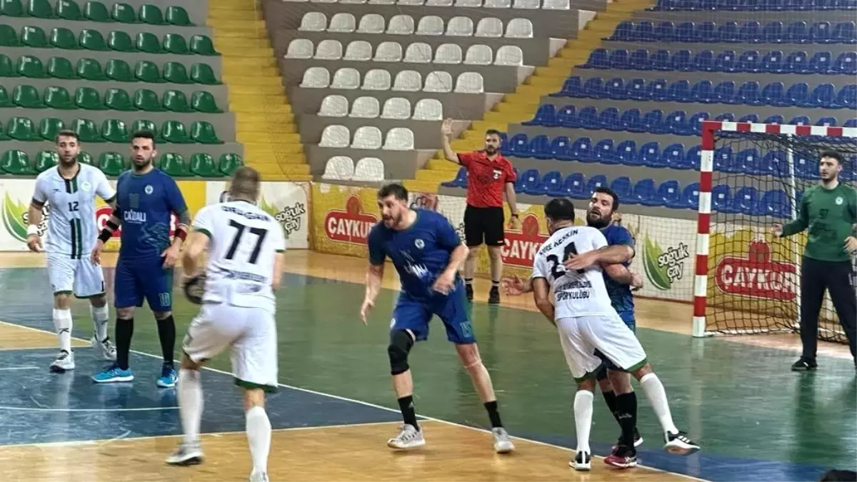 Sakarya Büyükşehir Hentbol Ekibi, Rize\'yi Mağlup Ederek Zirve Takibini Sürdürdü