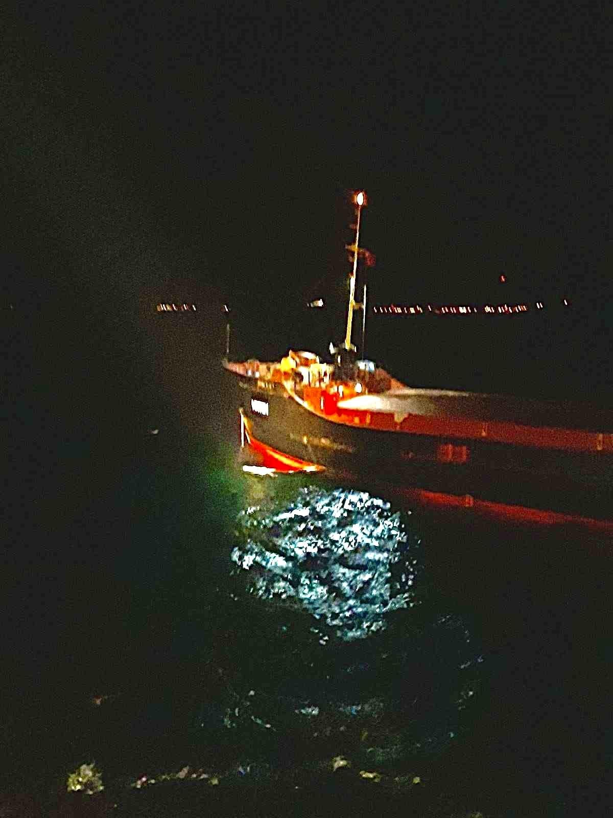 Çanakkale Boğazı\'ndan geçen genel kargo gemisi dümen arızası yaptı