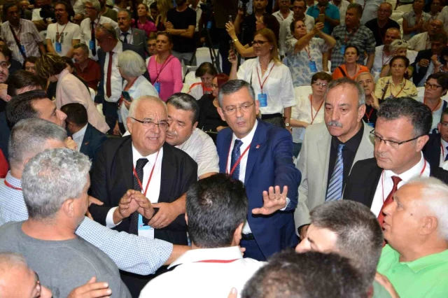 CHP'nin Manisa İl Kongresi'nde Arbede Yaşandı