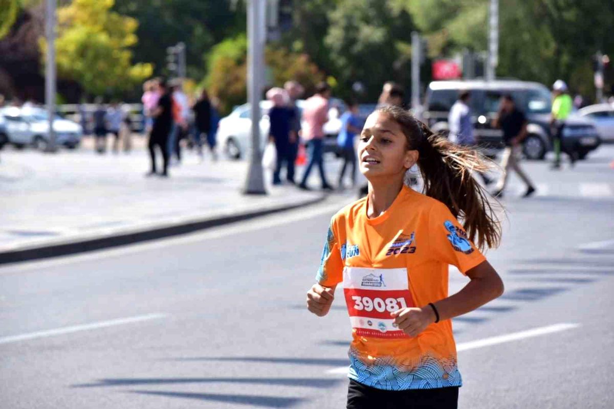 Kayseri Büyükşehir Belediyesi, Uluslararası Kayseri Yarı Maratonu\'nda Çocukları da Unutmadı