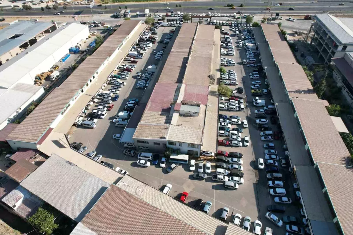 Depremin etkisiyle Kahramanmaraş\'ta ikinci el araç piyasası durgunlaştı