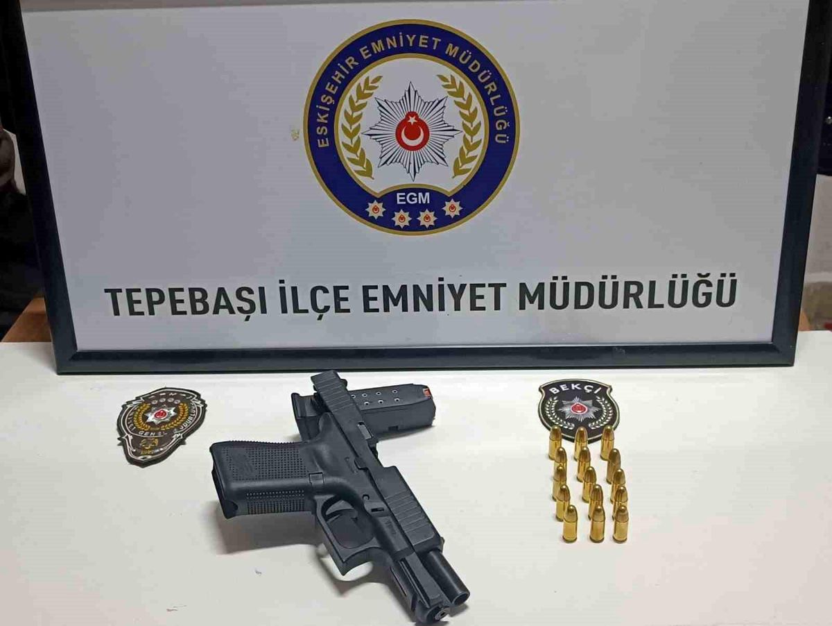 Eskişehir\'de yapılan denetimlerde 13 kişi yakalandı, silah ve uyuşturucu ele geçirildi