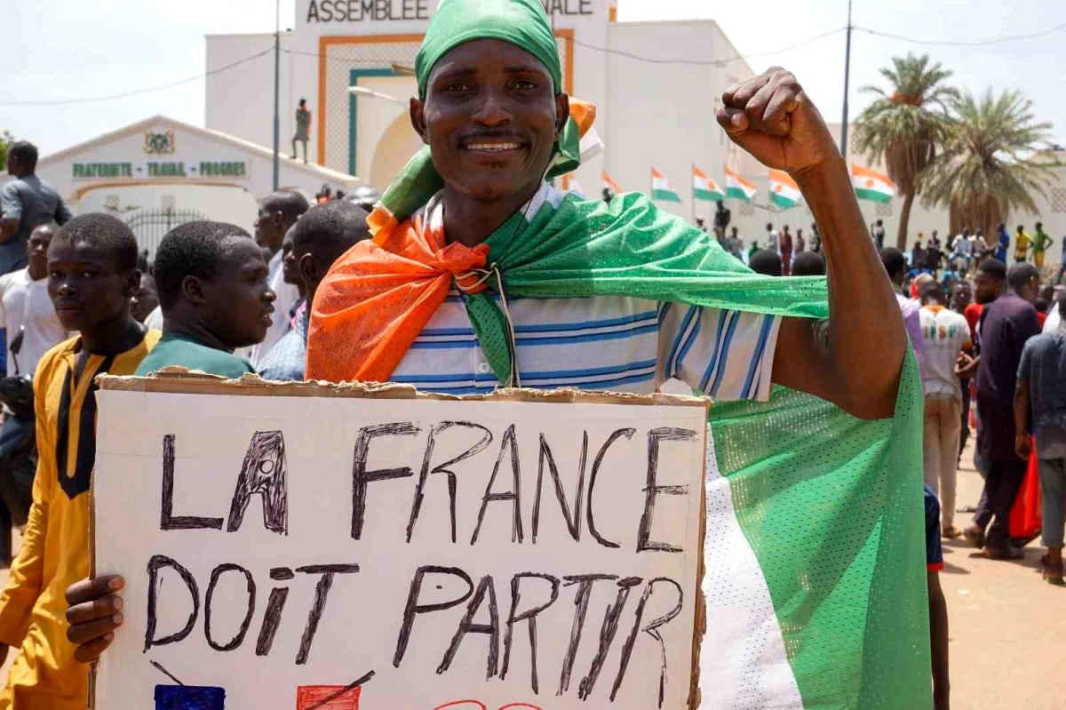 Fransa, Nijer ile askeri işbirliğini sona erdirecek