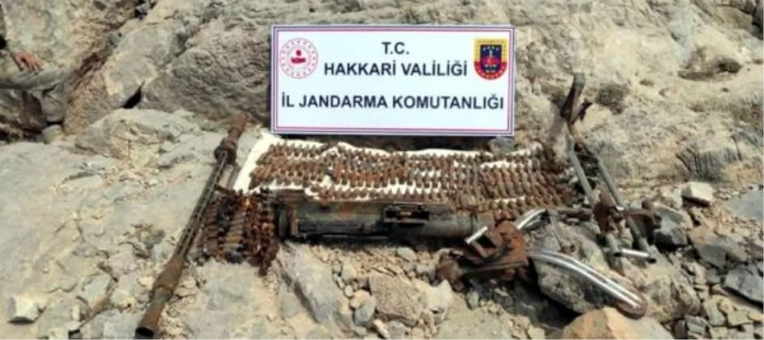 İçişleri Bakanlığı: Hakkari kırsalında çok sayıda silah ve mühimmat ele geçirildi