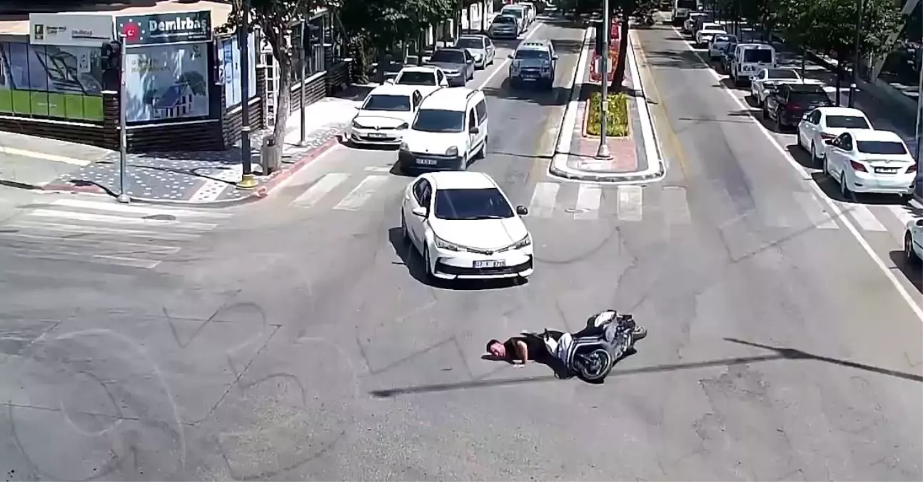 Isparta\'da KGYS Kameraları Tarafından Kaydedilen Trafik Kazaları Yayınlandı