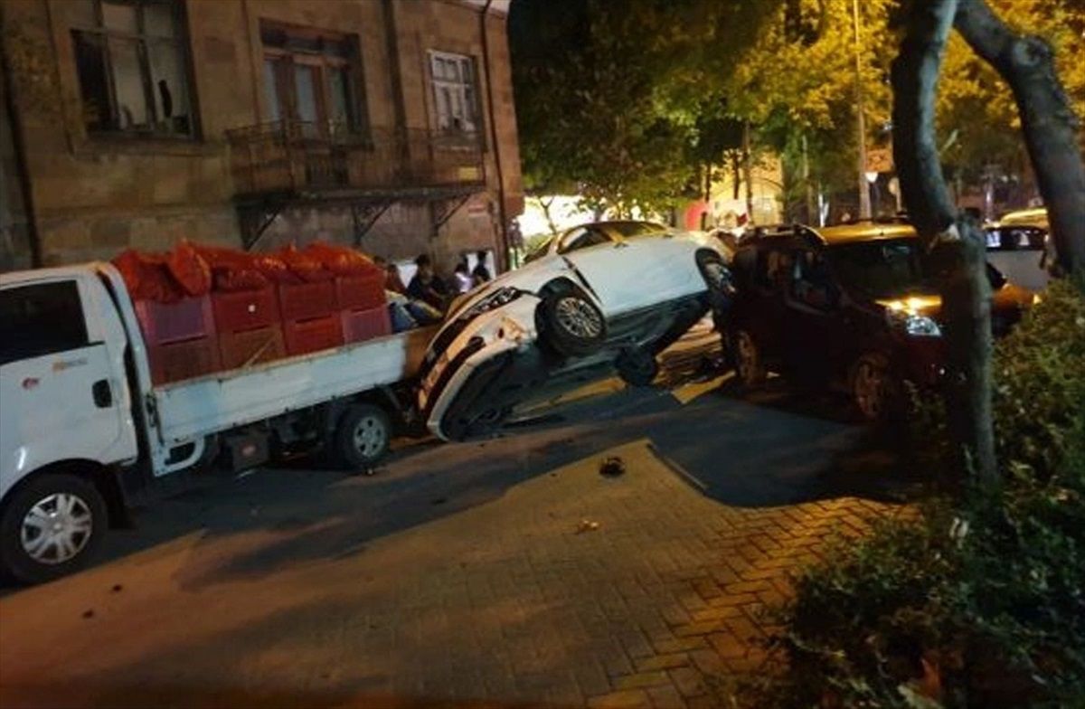 Isparta\'da trafik kazası: 4 araçta hasar meydana geldi
