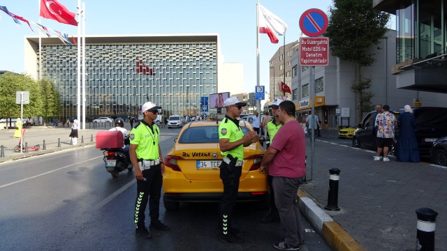 İstanbul'da bir taksi şoförü turistlerden 3 bin 500 lira ücret talep etti